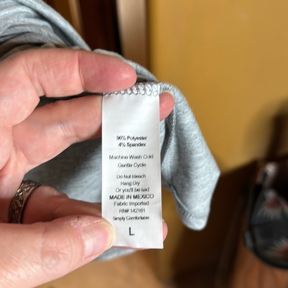 NWT Lularoe Randy Gray w/ Multicolored Floral Sleeve Size Large - Picture 5 of 6